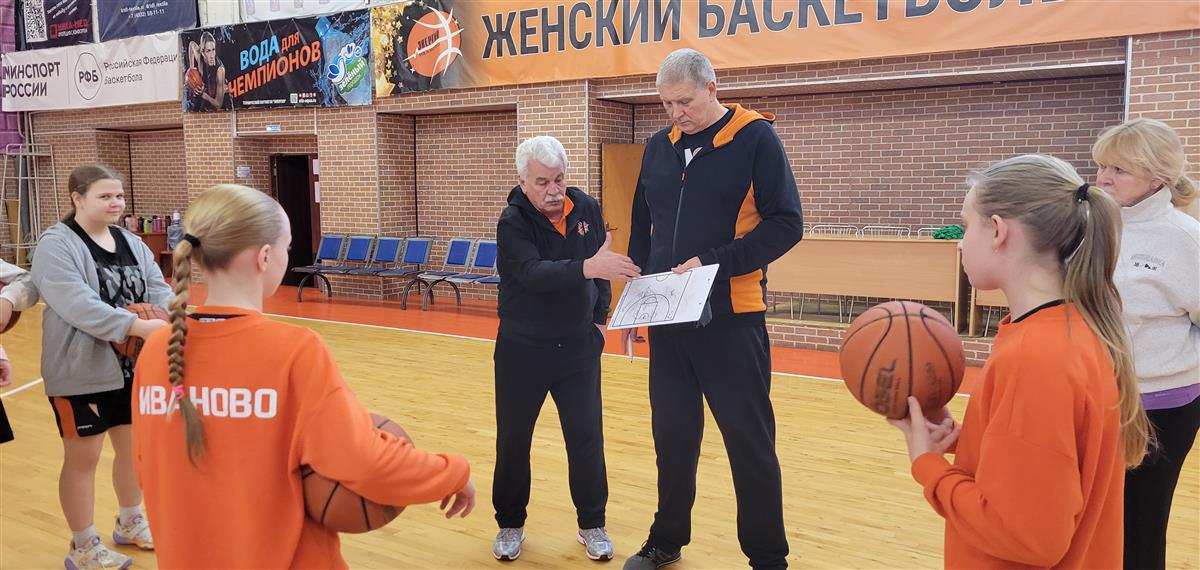 Юниорки готовятся к полуфиналу