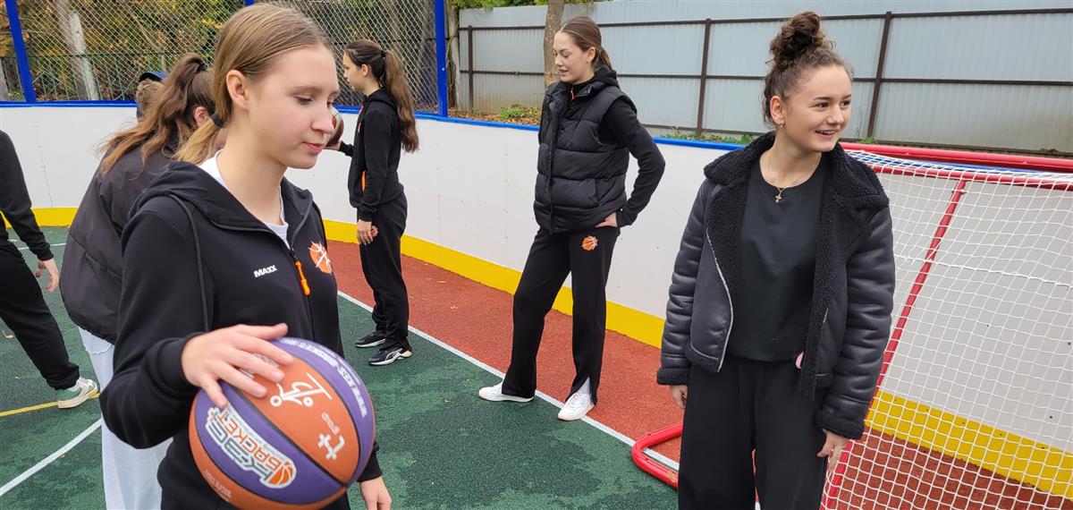 Молодые "тигрицы" провели мастер-класс на школьном празднике